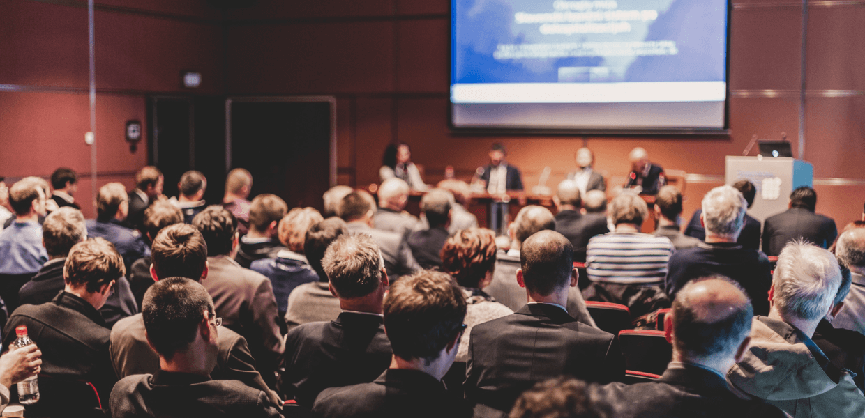 Leia mais sobre o artigo Eventos híbridos e presenciais: como escolher o melhor formato?