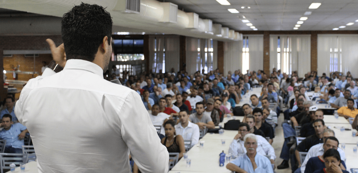 Leia mais sobre o artigo Como eventos internos ajudam a reduzir a rotatividade da equipe