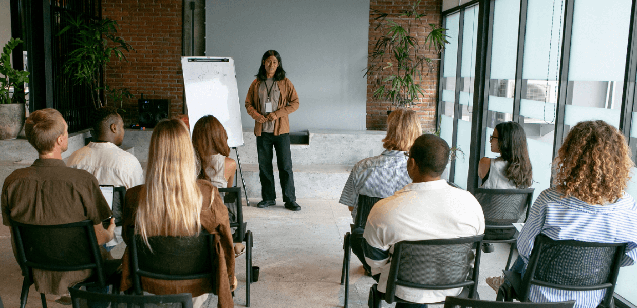 Leia mais sobre o artigo Diferenças entre workshop, palestra e treinamento: qual escolher